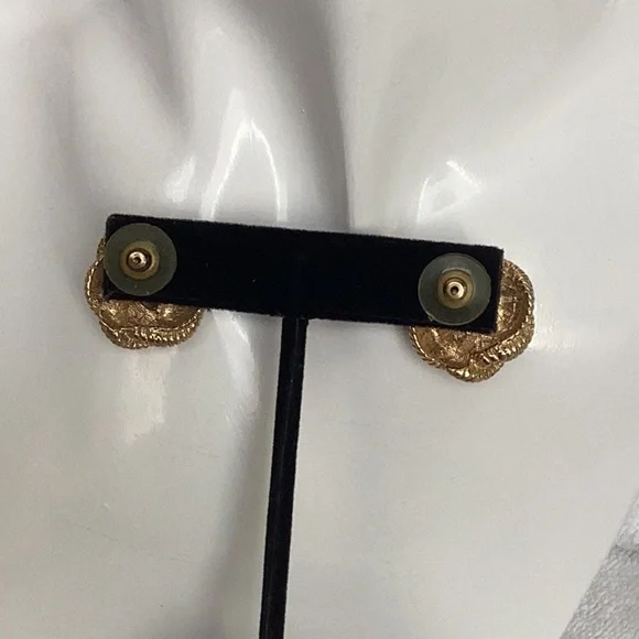 Vintage Classic Knot earrings in GoldTone - Picture 2 of 3